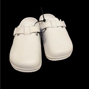 Withe women slippers wit a tiny defect hardly noticeable